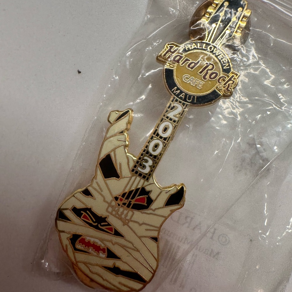 Hard Rock Cafe Pin - Picture 2 of 2